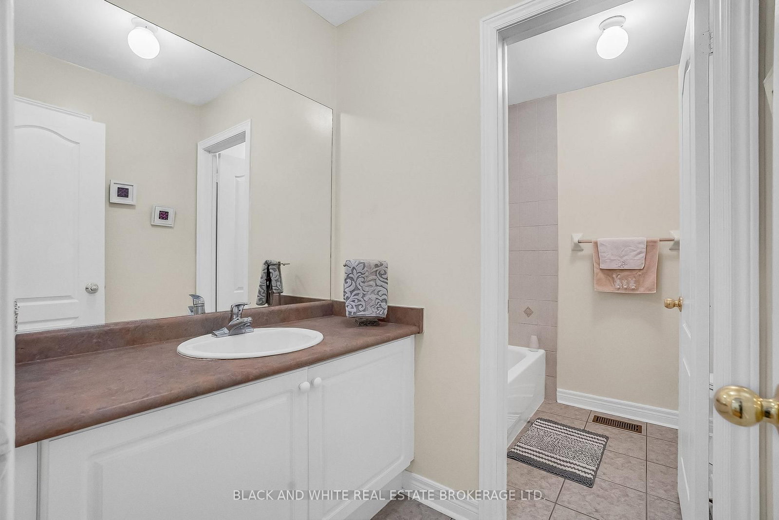 Detached House for sale at 18 Daiseyfield Crescent, Vaughan, Ontario, L4H 2T9 - Vellore Village - MLS: N12809346