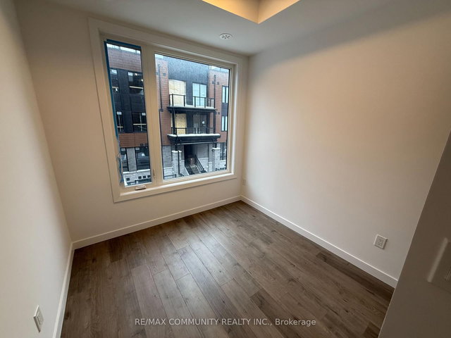 7 - 117 Marydale Avenue