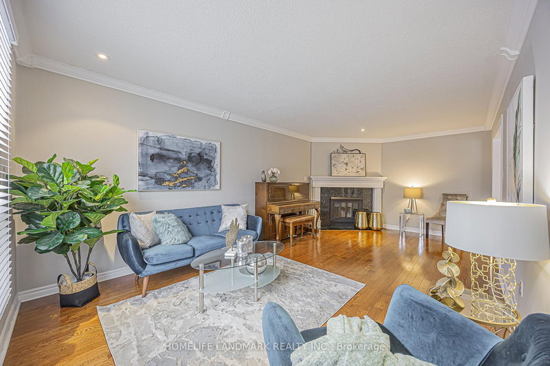 246 Jelley Ave, Newmarket, L3X 1S6 | Image 3