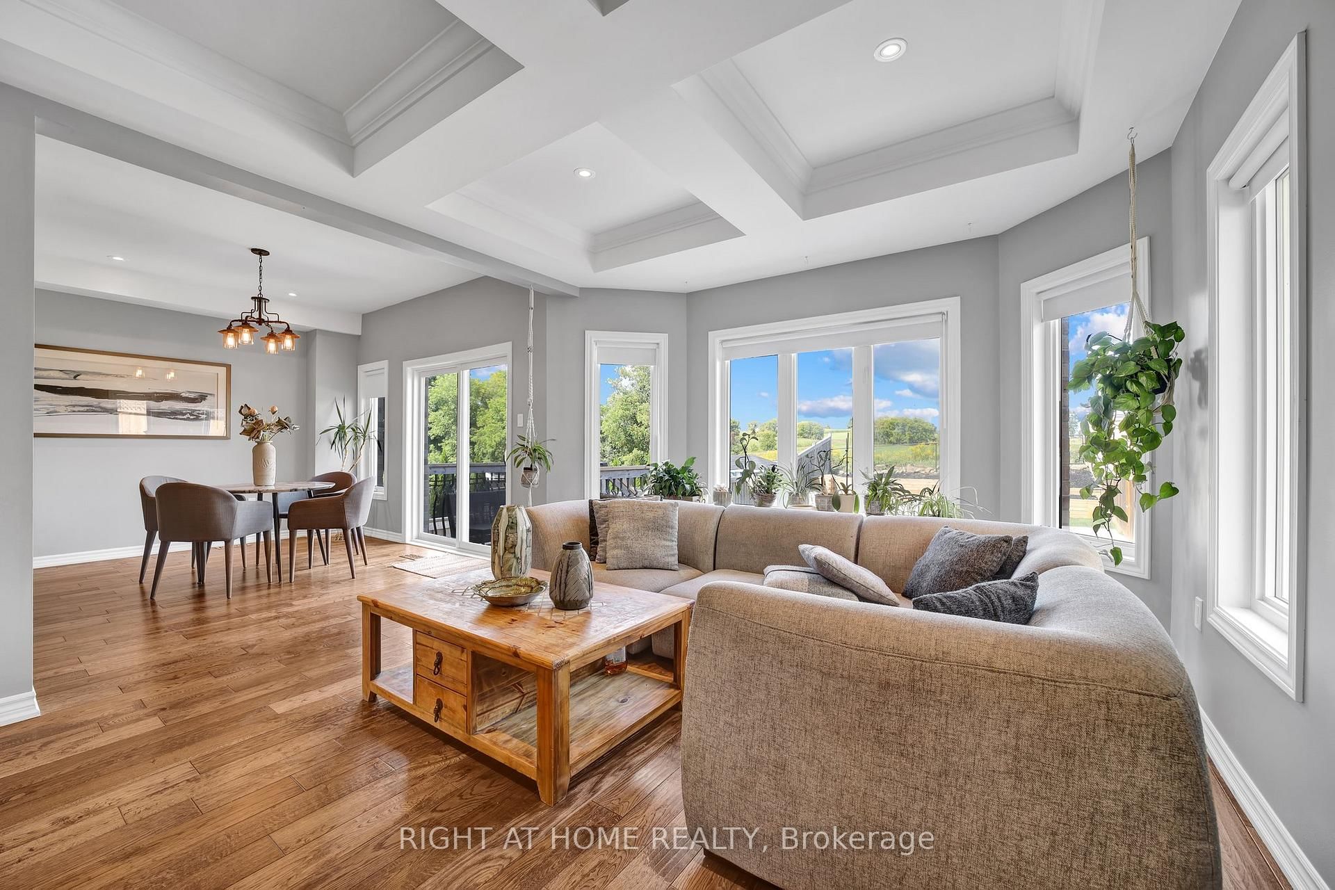 40 Ridge Gate Crescent