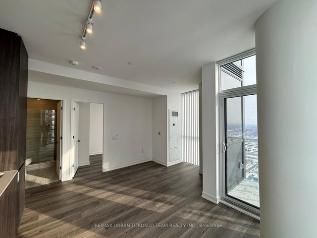 6012 - 8 Interchange Way