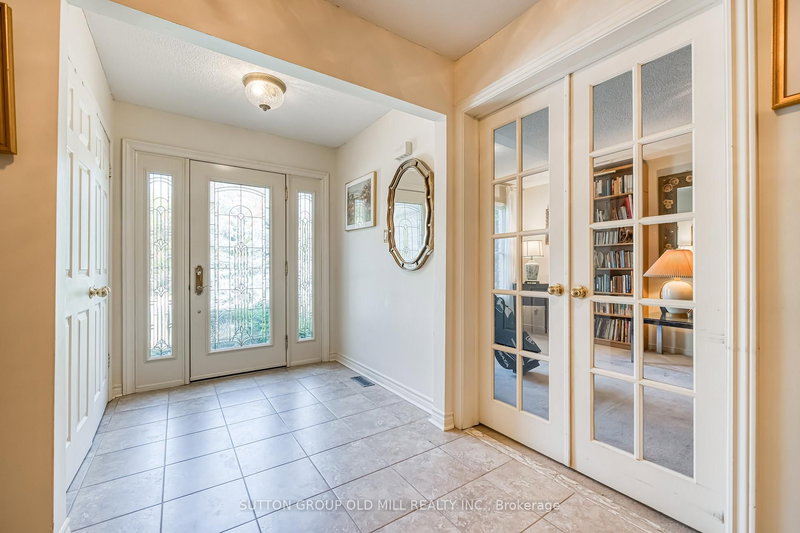 267 Aurora Heights Dr, Aurora, L4G 5C3 | Image 2