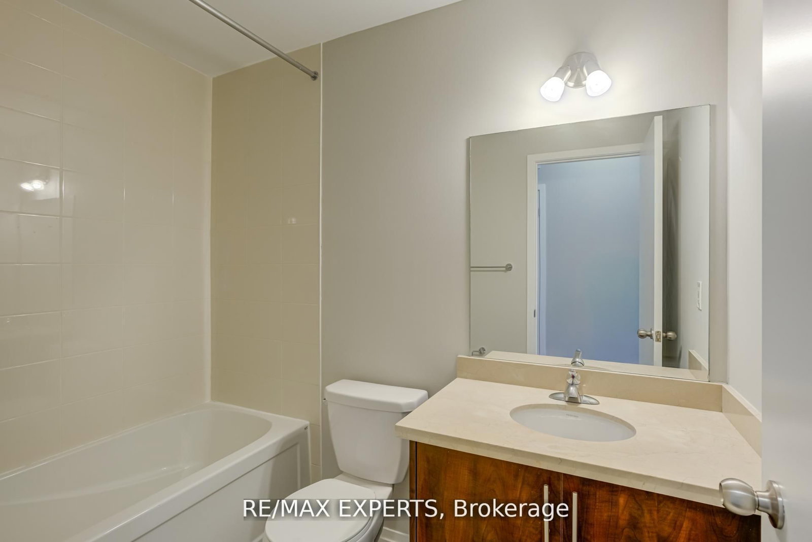 Townhouse sold at D07-26 Bruce Street, Vaughan, Ontario, L4L 0H4 - East Woodbridge - MLS: N12811150