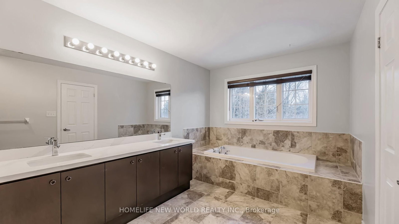 Detached House for sale at 208 Hunting Ridges Drive, Richmond Hill, Ontario, L4E 4K6 - Jefferson - MLS: N12811244