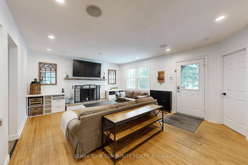 8 Victor Dr, Whitchurch-Stouffville, L4A 3G5 | Image 3