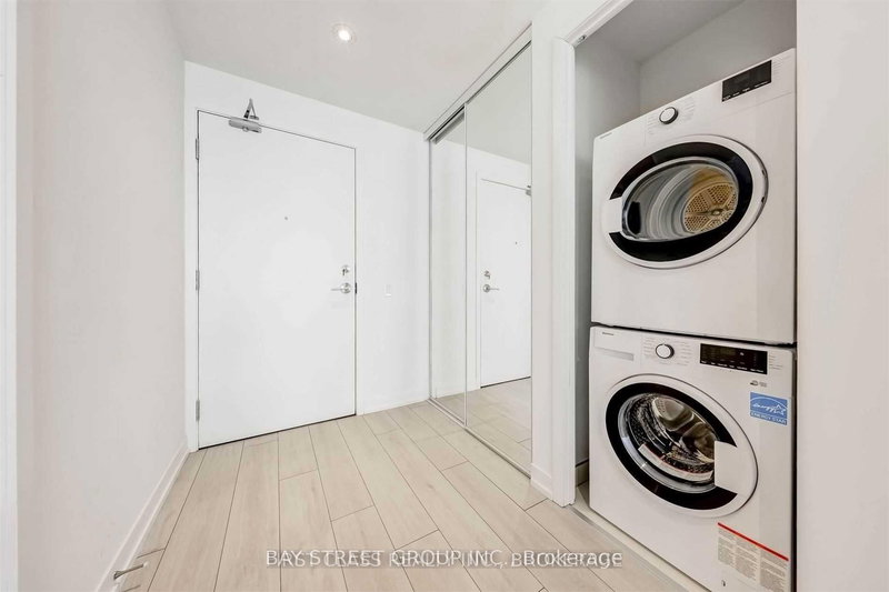 2601 - 5 Buttermill Ave, Vaughan, L4K 0J5 | Image 3