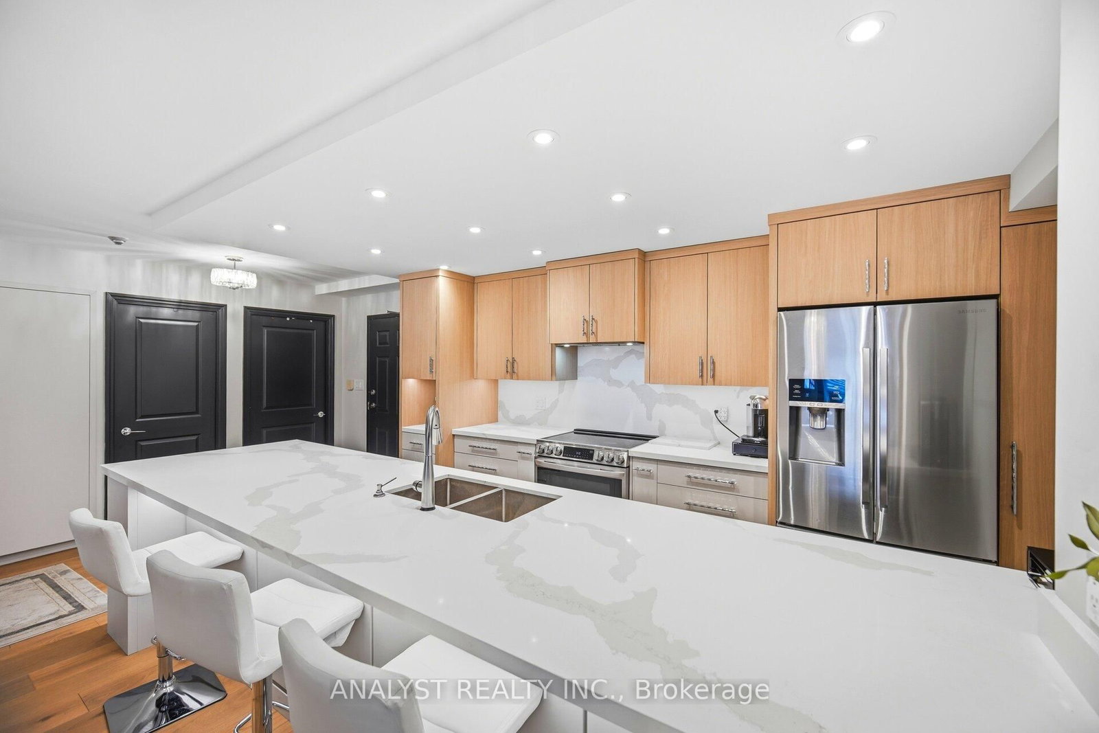 Condo sold at 216-121 Woodbridge Avenue, Vaughan, Ontario, L4L 2S6 - West Woodbridge - MLS: N12812878