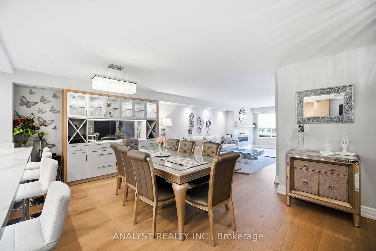 Condo sold at 216-121 Woodbridge Avenue, Vaughan, Ontario, L4L 2S6 - West Woodbridge - MLS: N12812878