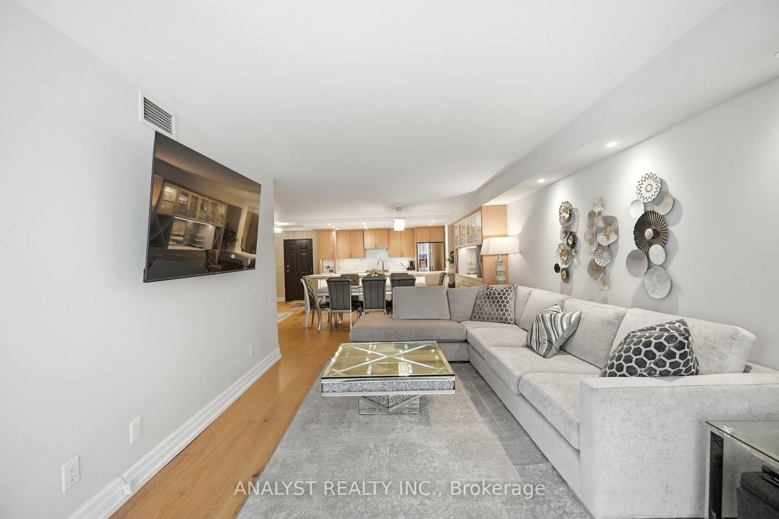 Condo sold at 216-121 Woodbridge Avenue, Vaughan, Ontario, L4L 2S6 - West Woodbridge - MLS: N12812878