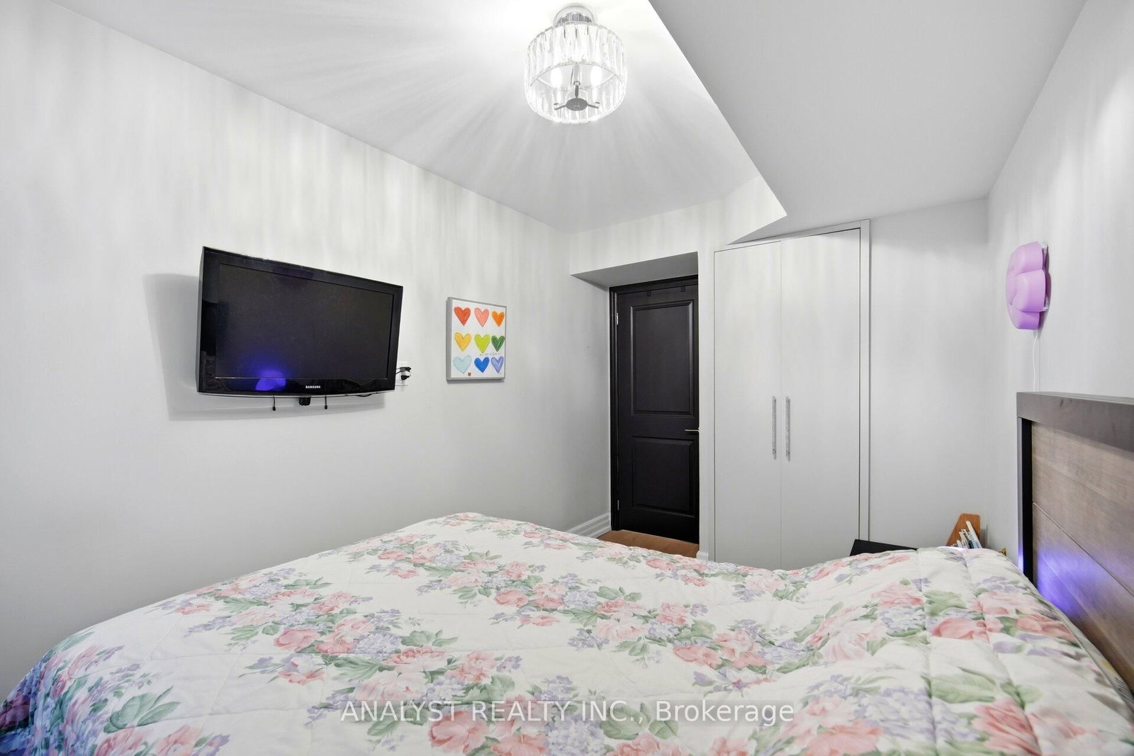 Condo sold at 216-121 Woodbridge Avenue, Vaughan, Ontario, L4L 2S6 - West Woodbridge - MLS: N12812878