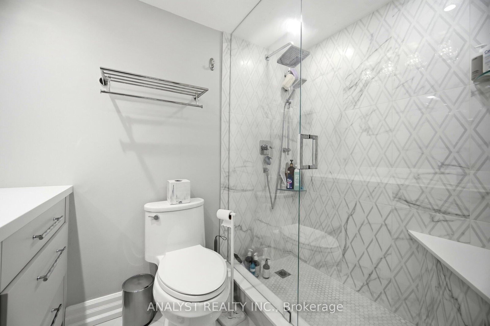 Condo sold at 216-121 Woodbridge Avenue, Vaughan, Ontario, L4L 2S6 - West Woodbridge - MLS: N12812878