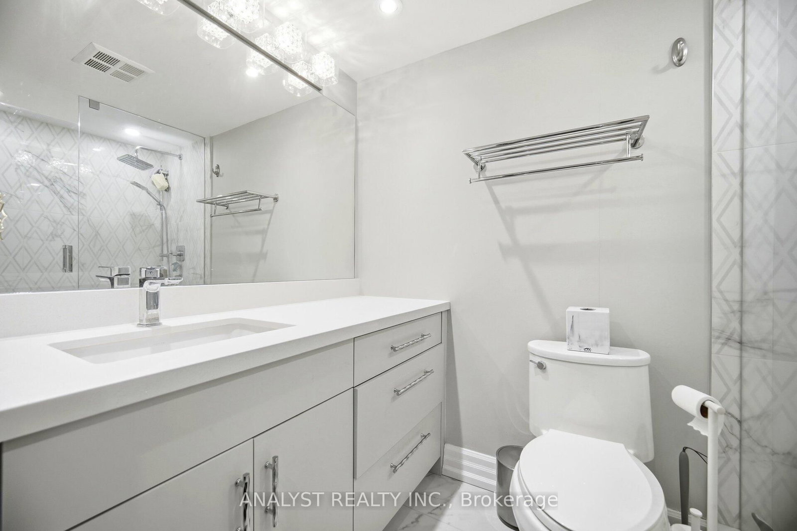 Condo sold at 216-121 Woodbridge Avenue, Vaughan, Ontario, L4L 2S6 - West Woodbridge - MLS: N12812878