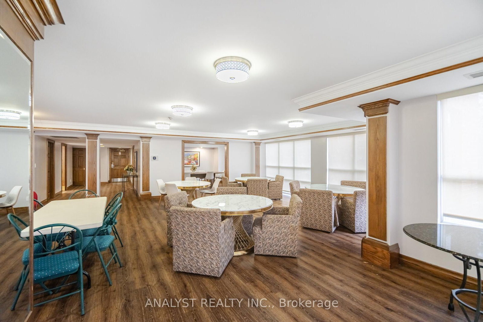 Condo sold at 216-121 Woodbridge Avenue, Vaughan, Ontario, L4L 2S6 - West Woodbridge - MLS: N12812878