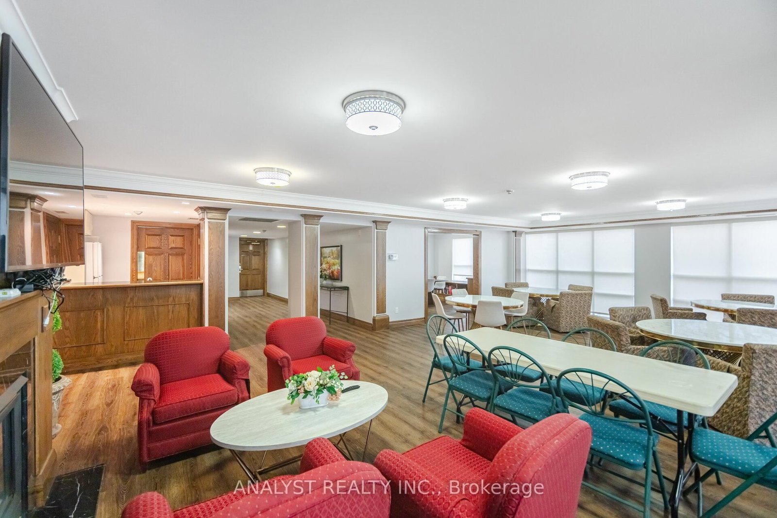 Condo sold at 216-121 Woodbridge Avenue, Vaughan, Ontario, L4L 2S6 - West Woodbridge - MLS: N12812878