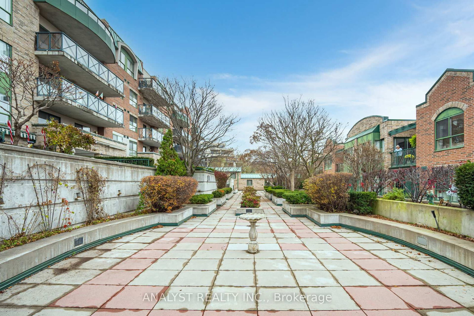 Condo sold at 216-121 Woodbridge Avenue, Vaughan, Ontario, L4L 2S6 - West Woodbridge - MLS: N12812878