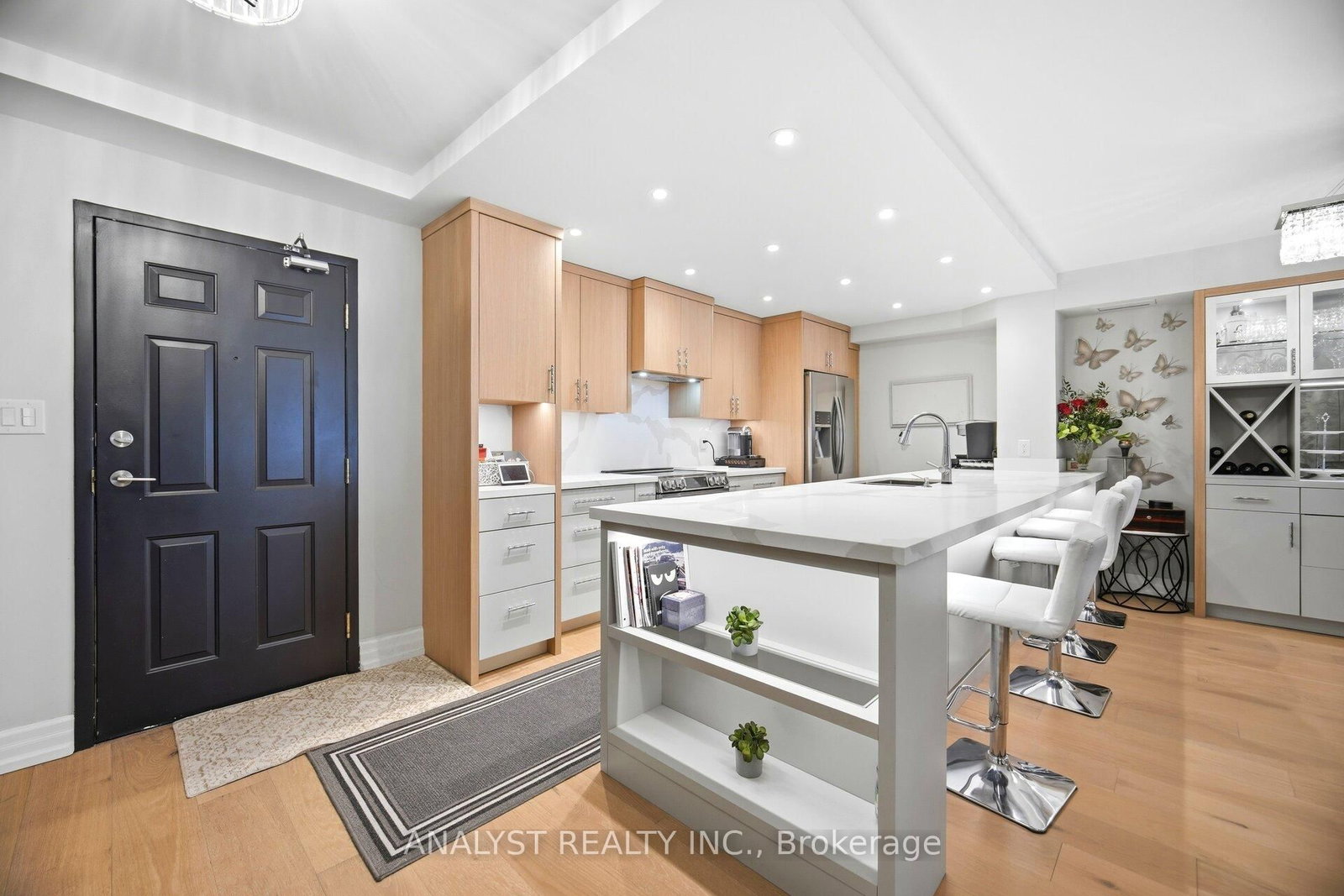 Condo sold at 216-121 Woodbridge Avenue, Vaughan, Ontario, L4L 2S6 - West Woodbridge - MLS: N12812878