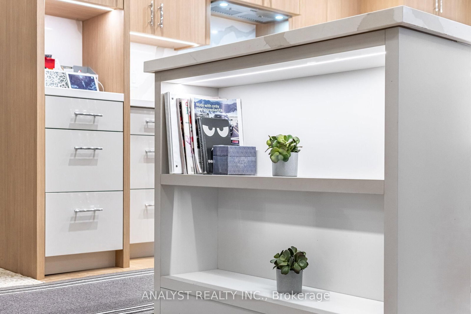 Condo sold at 216-121 Woodbridge Avenue, Vaughan, Ontario, L4L 2S6 - West Woodbridge - MLS: N12812878