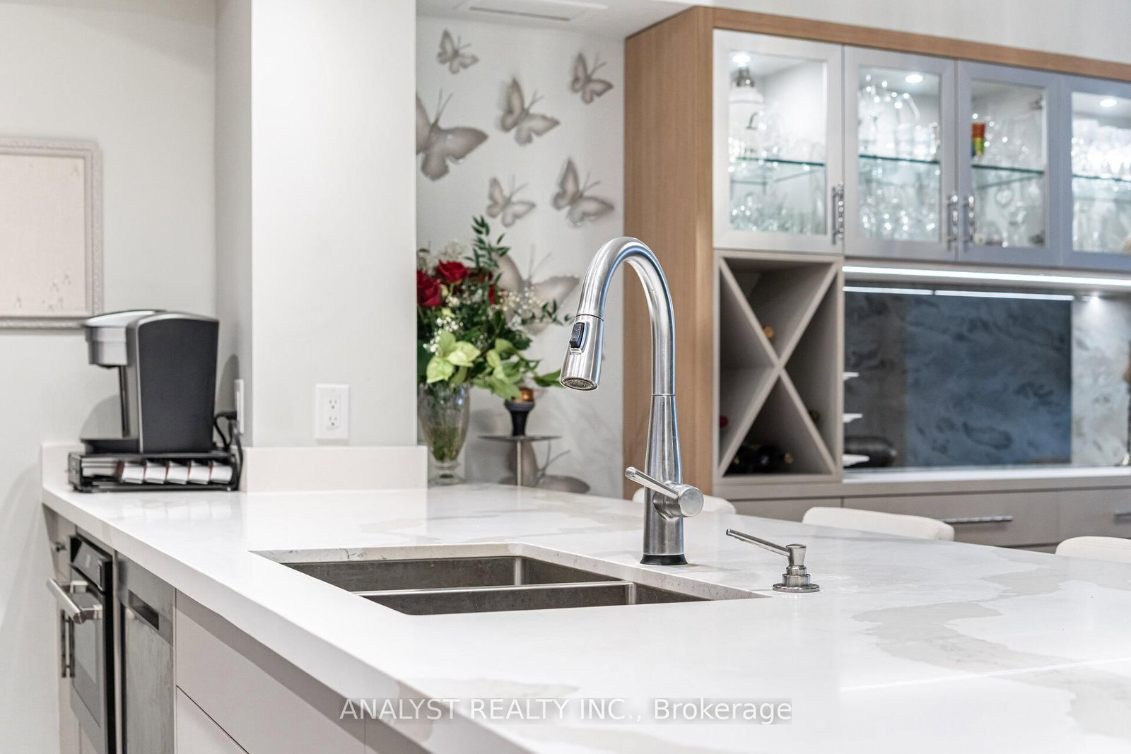 Condo sold at 216-121 Woodbridge Avenue, Vaughan, Ontario, L4L 2S6 - West Woodbridge - MLS: N12812878