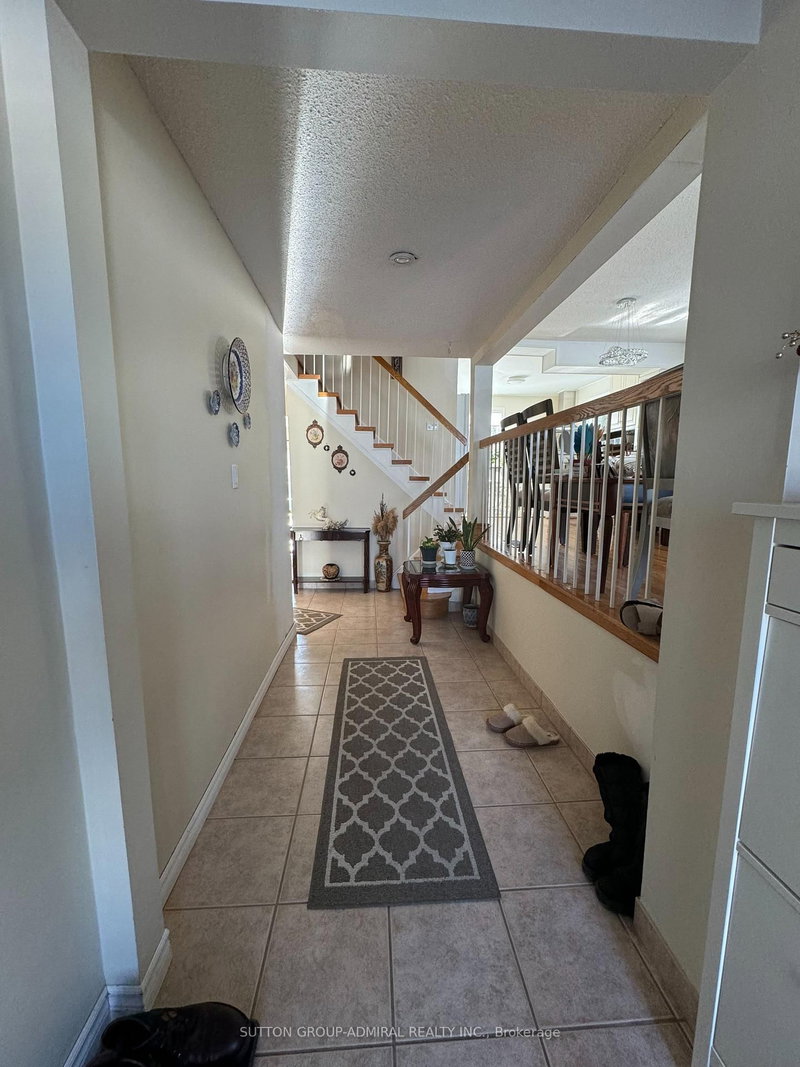 271 Weldrick Rd, Richmond Hill, L4C 5P2 | Image 3