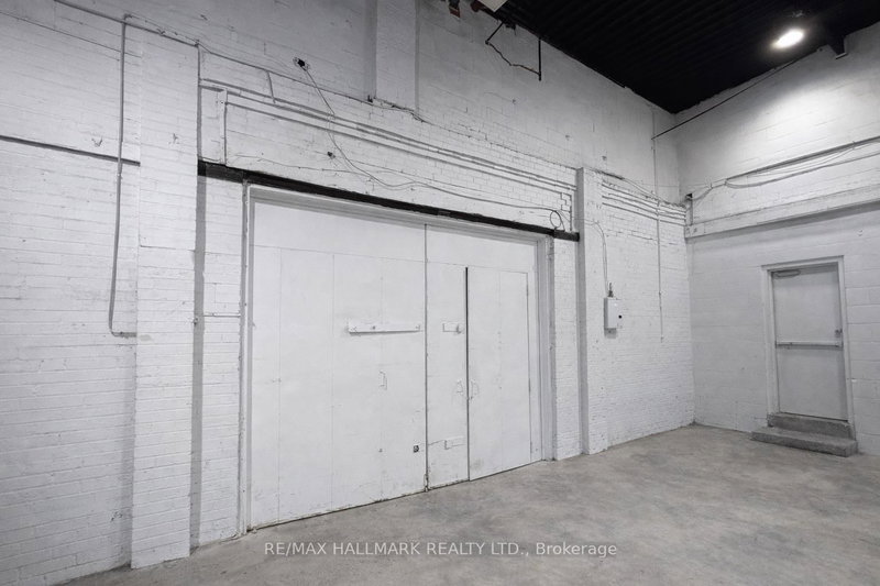 A&B - 48 Prospect St, Newmarket, L3Y 3S9 | Image 2