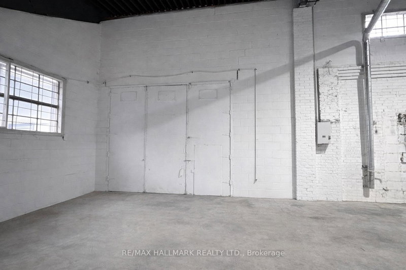 A&B - 48 Prospect St, Newmarket, L3Y 3S9 | Image 3