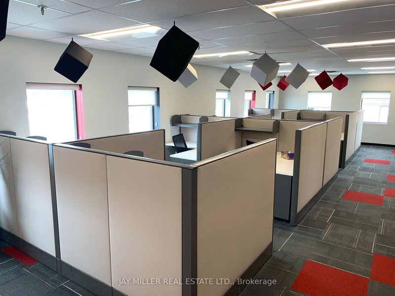 30 - 17665 Leslie St, Newmarket, L3Y 3E3 | Image 3