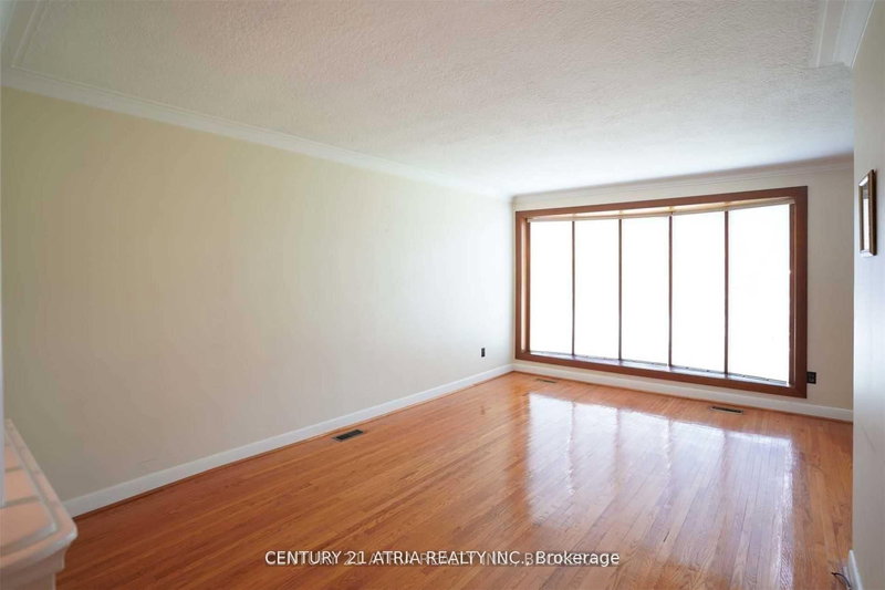 438 Lynett Cres, Richmond Hill, L4C 2V7 | Image 3