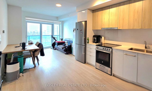 305 - 30 Upper Mall Way