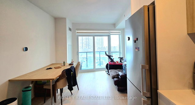 305 - 30 Upper Mall Way