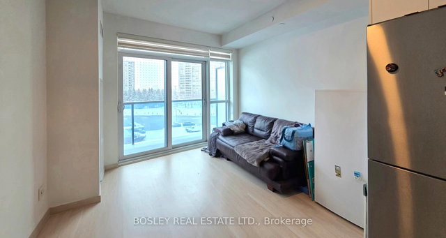 305 - 30 Upper Mall Way