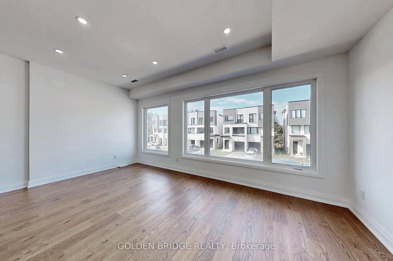 21 Persica St, Richmond Hill, L4E 2T3 | Image 2