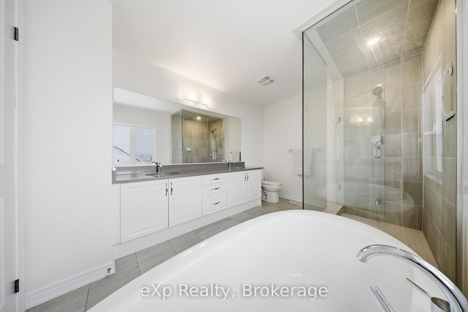 Detached House for sale at 6 Faimira Avenue, Georgina, Ontario, L4P 0S4 - Keswick South - MLS: N12815904