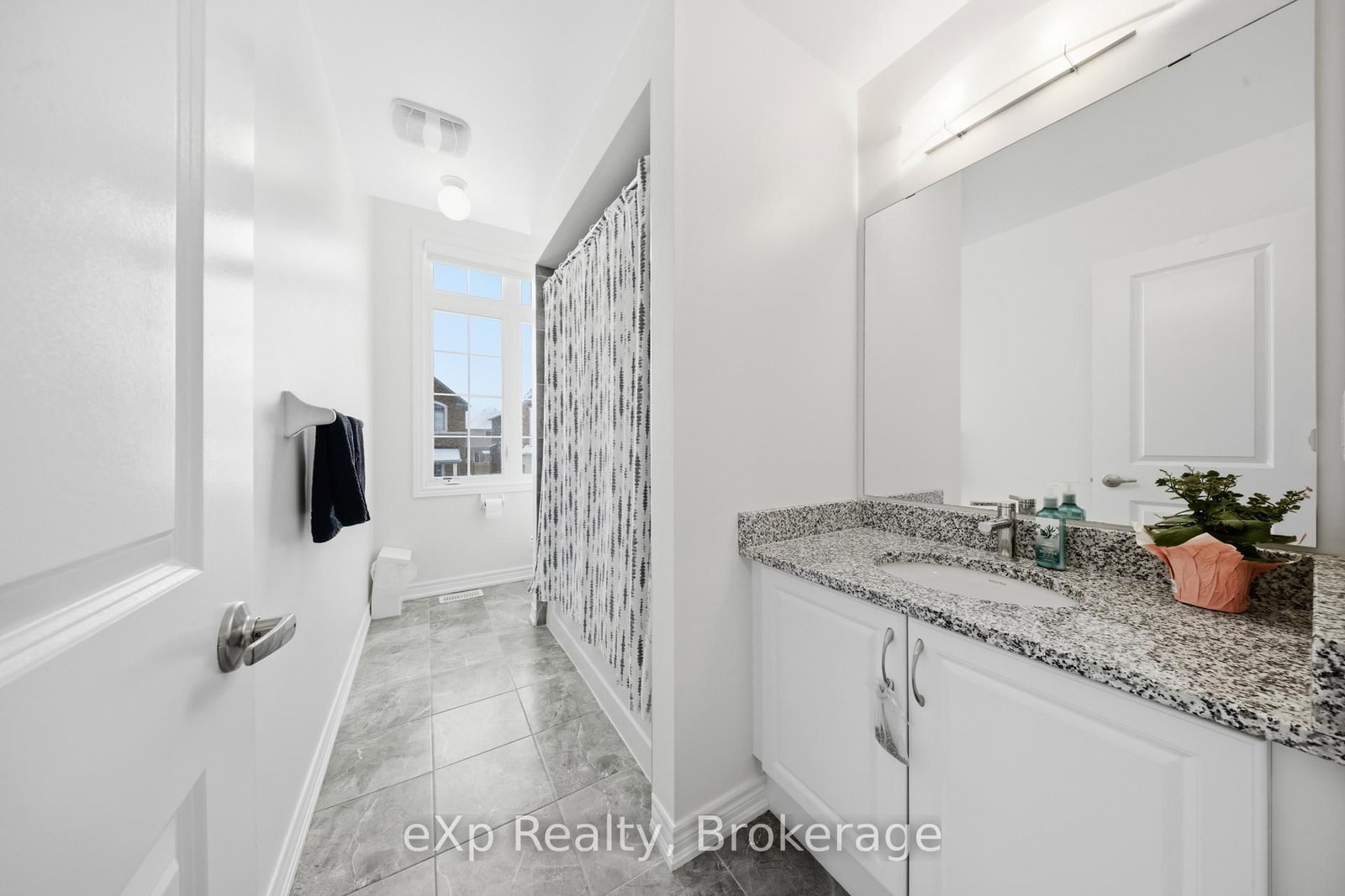 Detached House for sale at 6 Faimira Avenue, Georgina, Ontario, L4P 0S4 - Keswick South - MLS: N12815904