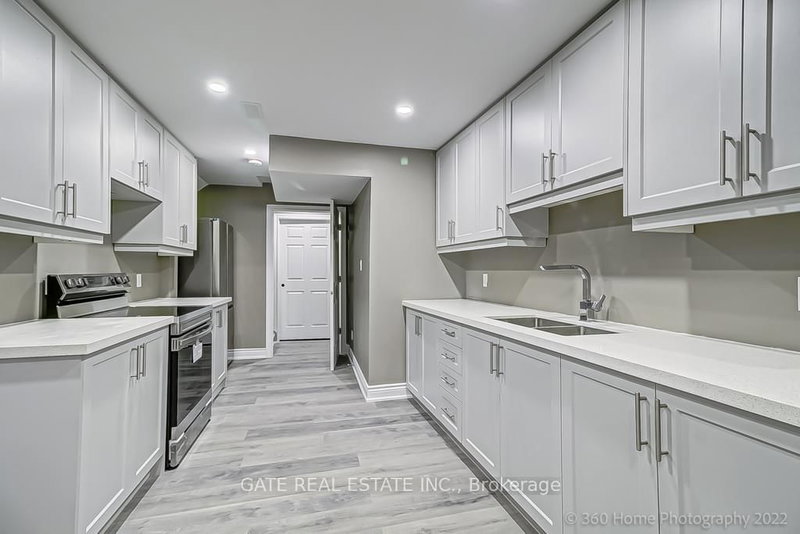 565 Mcgregor Farm Tr, Newmarket, L3X 1C1 | Image 3