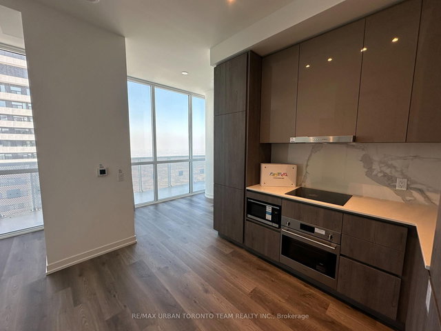 PH102 - 8 Interchange Way