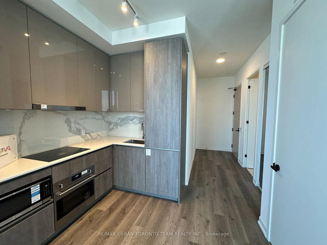 PH102 - 8 Interchange Way