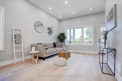 15 Farley Circle, Georgina, Ontario image-0-1