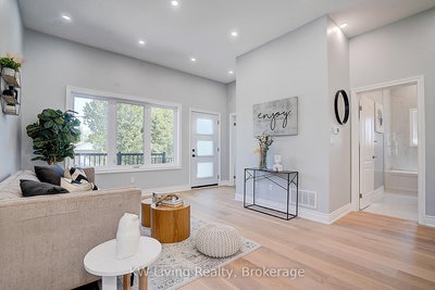 15 Farley Circle, Georgina, Ontario image-0-2