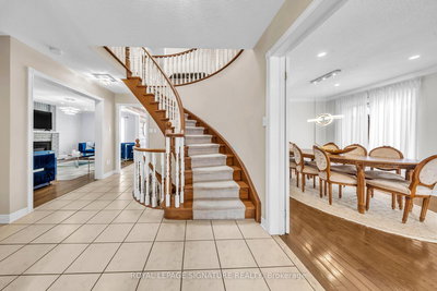 22 Stoddart Court, Bradford West Gwillimbury, Ontario image-0-4