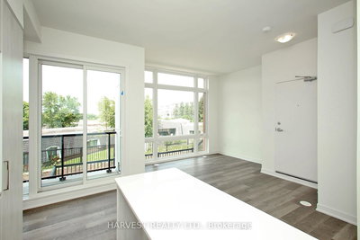 220-8 Steckley House Lane, Richmond Hill, Ontario image-0-4