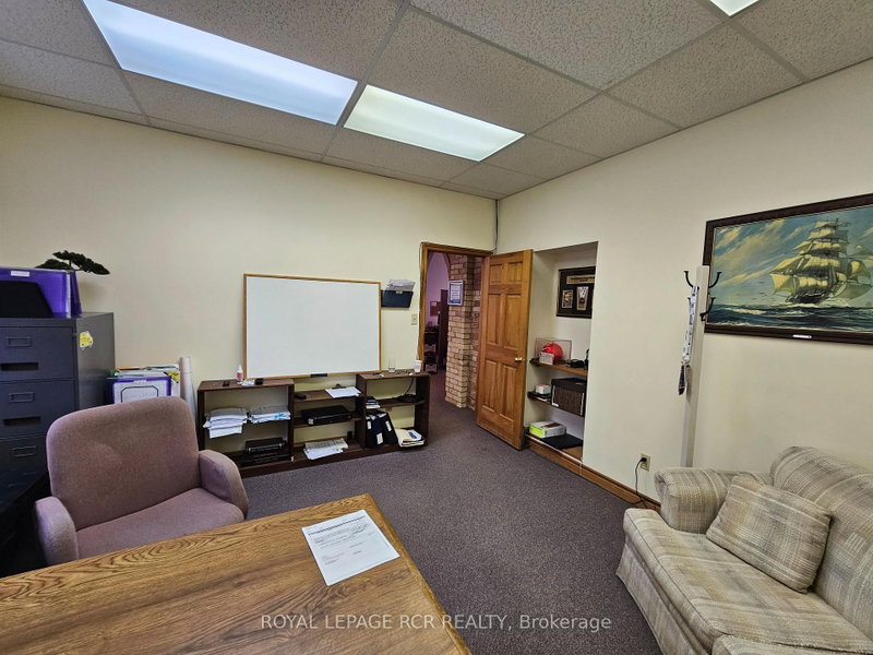 411 Queen St photo 2
