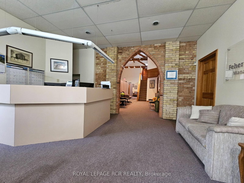 411 Queen St photo 4