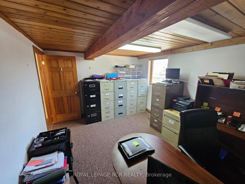 411 Queen St photo 5