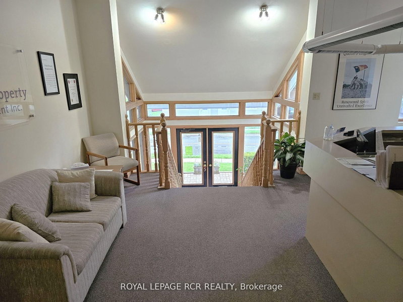411 Queen St photo 2