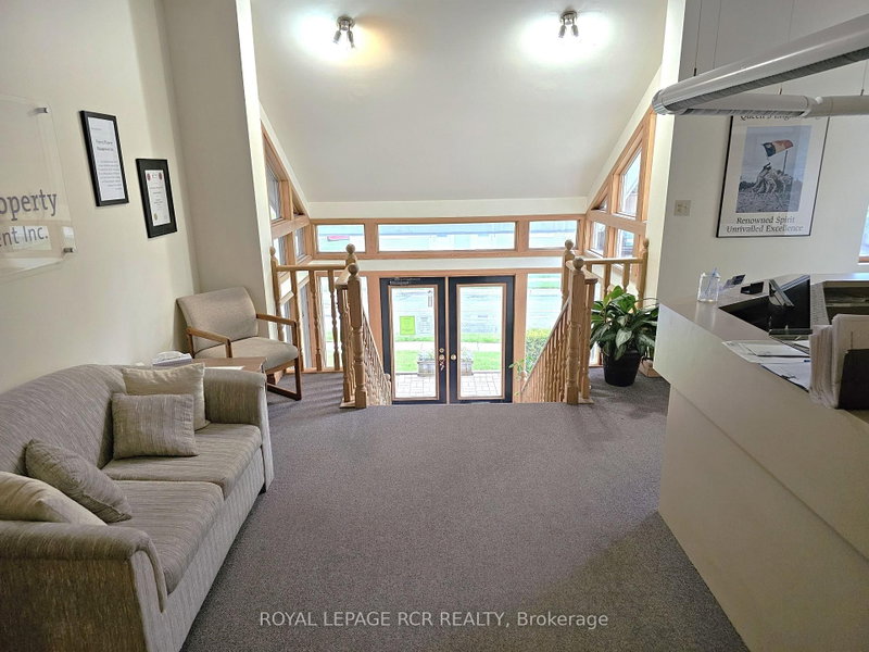 411 Queen St photo 3