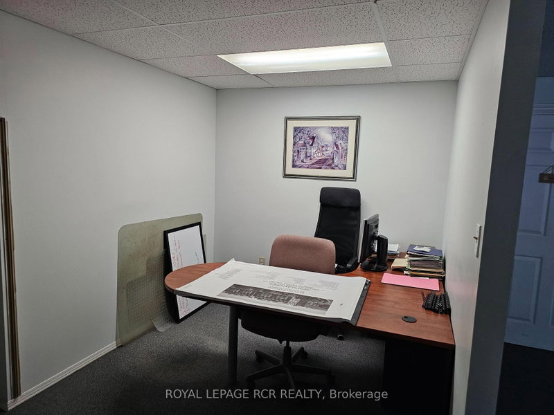 411 Queen St photo 5