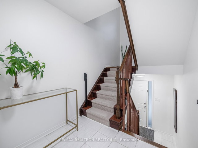 39 - 114 Leah Crescent