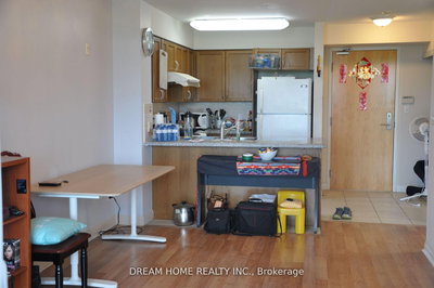 303-7363 Kennedy Road, Markham, Ontario image-0-3