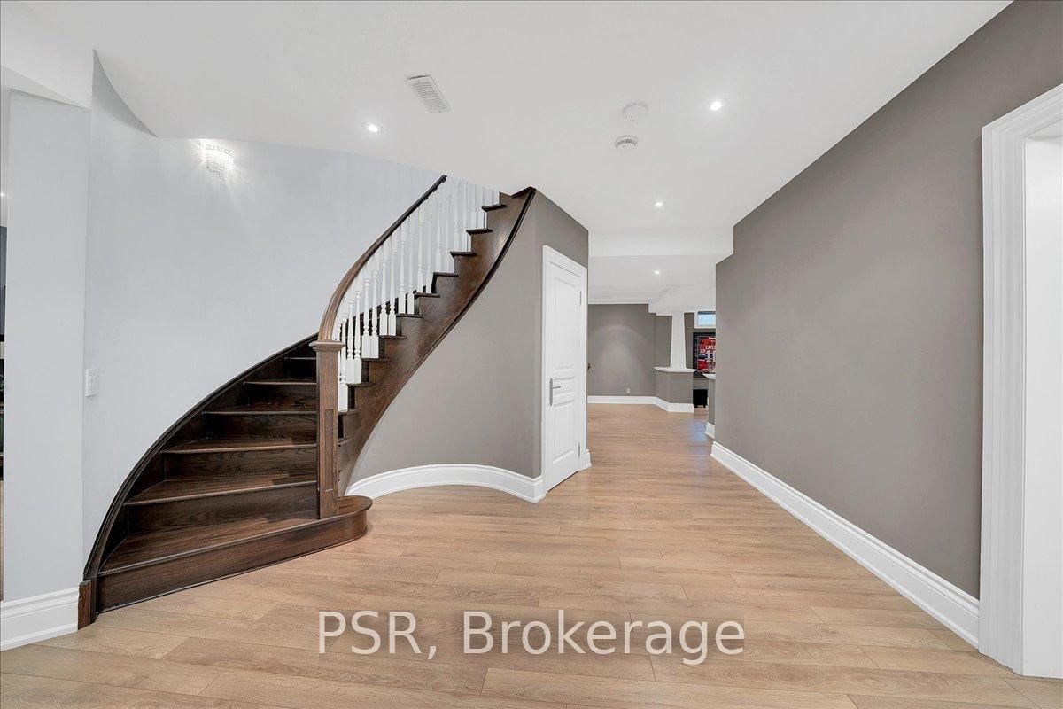 Detached House for sale at 20 Jackson Street, Vaughan, Ontario, L6A 3Y3 - Maple - MLS: N12820108