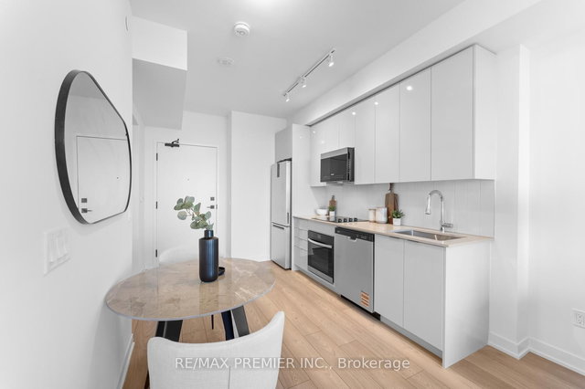 2206 - 474 Caldari Road